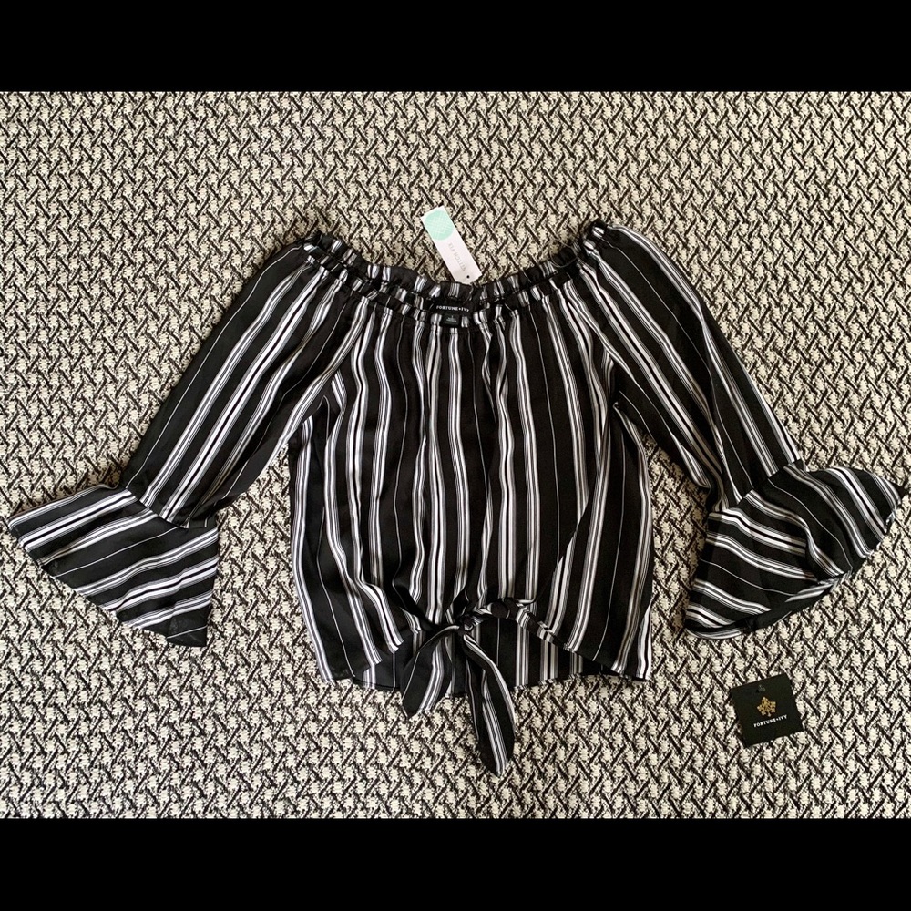 NWT Tie front shirt, bell sleeves, StitchFix, Smll